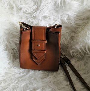 Leather front flap crossbody (Massimo Dutti)